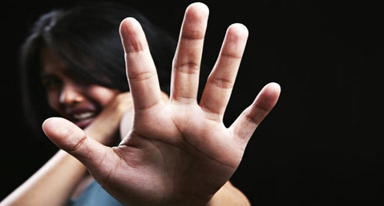 جريمة زواج القاصرات.. أب يريد يبيع ابنته لثري عربي