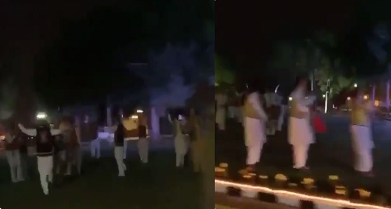 بالفيديو.. الشعب الباكستاني يصطف في الشوارع مبتهجاً بزيارة ولي العهد
