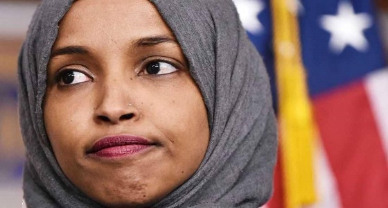 بعد اتهامها بمعاداة السامية ورغم اعتذارها..ترامب يطالب إلهان عمر بالاستقالة