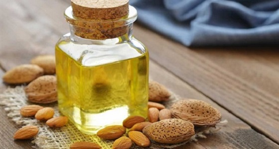 استخدمي زيت اللوز المر والزبادى ليدين ناعمتين خالية من التشققات