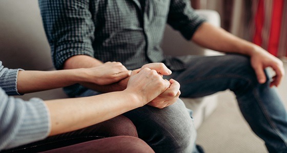 3 طرق لدعم زوجك حين يشعر بالتوتر