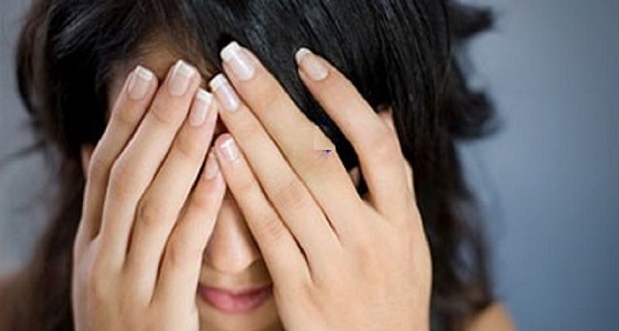 سيدة تستغل سفر زوجها وتستدعي عشيقها لممارسة الرذيلة 