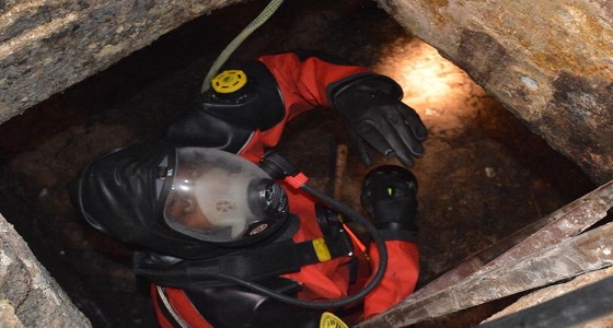 بالصور.. اختناق عامل داخل خزان صرف صحي بجدة