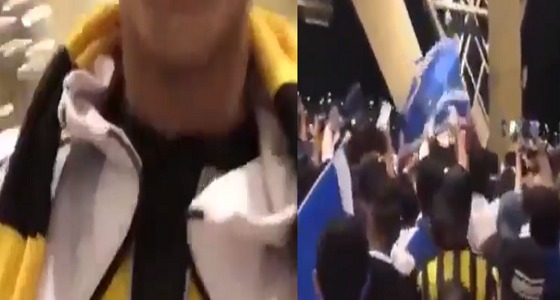 بالفيديو.. مشجع اتحادي يخلع شال النمور وينضم لجماهير الهلال