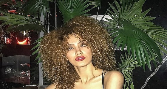 بالصور.. فتاة تبيع عذريتها مقابل ملايين الدولارات