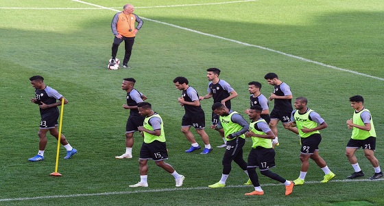 بالصور.. الشباب يواصل تدريباته استعدادًا للرائد