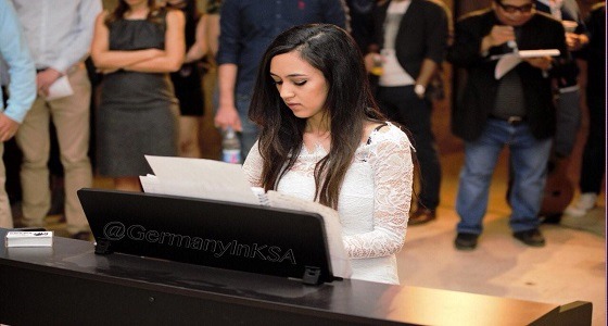 بالصور.. عزفت البيانو بدافوس الاقتصادي وشاركت بـ 46 فعالية.. تعرف على إيمان قستي