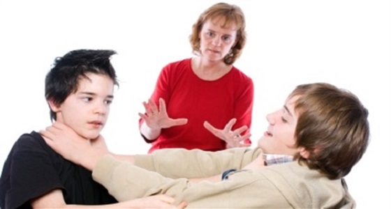 8 حيل تربوية لفض خناقات أبنائك بدون خسائر نفسية