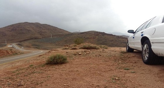 بالفيديو والصور.. جبل اللوز يتحول إلى أرض بيضاء بعد أمطار تبوك