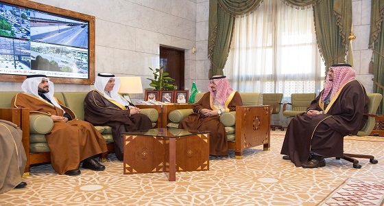بالصور.. أمير الرياض يستقبل وزير البيئة والمياه والزراعة