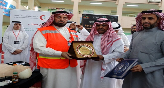 الهلال الأحمر بجدة يشارك في معرض التوعية بأضرار المخدرات في ثانوية خالد بن الوليد