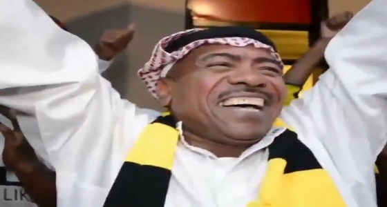 رئيس ” الاتحاد ” يلتقي المشجع الأصم الأبكم ويهديه قميصًا وتذاكر ذهبية