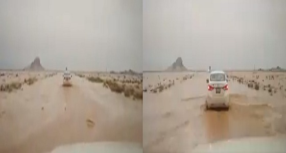 بالفيديو.. السيول تقطع طريق مصدة الجمش شمال الدوادمي