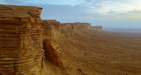 مصرع سائح سقط من مطل نهاية العالم بالرياض