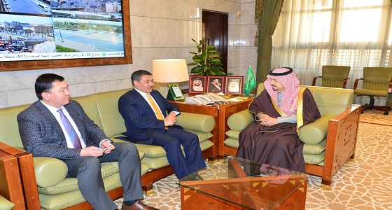 أمير الرياض يستقبل سفير جمهورية كازاخستان لدى المملكة