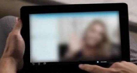 شاب يبتز عشيقته ويهددها بنشر صورها الفاضحة 