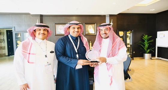 بالصور… مدير جامعة شقراء يلتقي باللجنة المنظمة لملتقى عمداء القبول والتسجيل