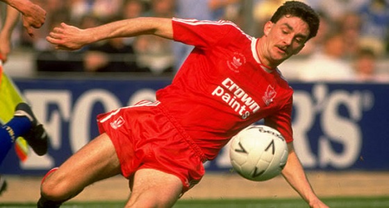 مهاجم ليفربول السابق يوجه انتقادات قاسية لكايتا ولالانا