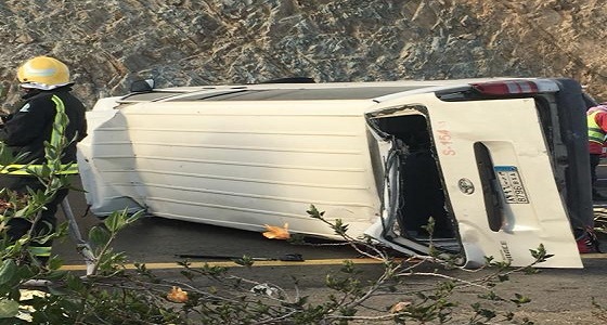 بالصور.. 4 حالات وفاة و 8 إصابات في حادث انقلاب باص بالباحة