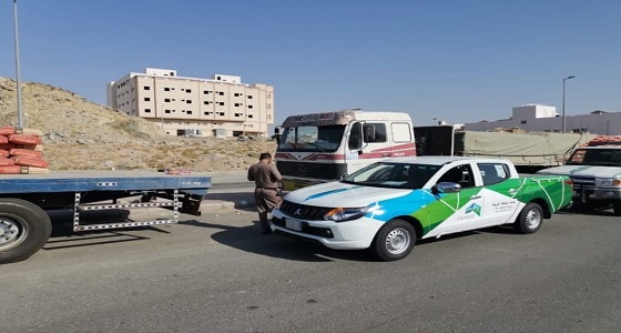 منع الشاحنات والمعدات الثقيلة من الوقوف داخل الأحياء السكنية بمكة
