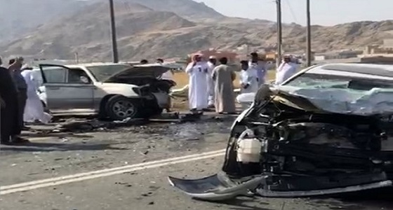 بالصور.. مصرع شخص وإصابة 4 آخرين في حادث مروري بمكة  