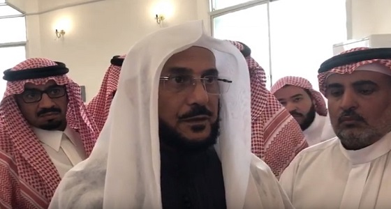 بالفيديو.. وزير الشؤون الإسلامية يتفاعل مع لفتة رائعة نبهه إليها مواطن