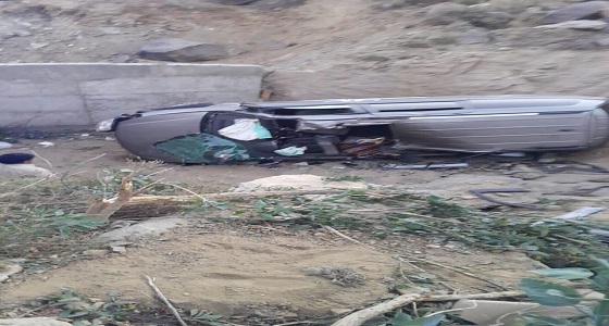 بالصور.. إصابة 5 أشخاص في حادث انقلاب بالباحة