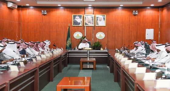 بالصور.. أمير عسير يتفقد محافظة طريب ويدشن مشروع التحلية ومبنى البلدية