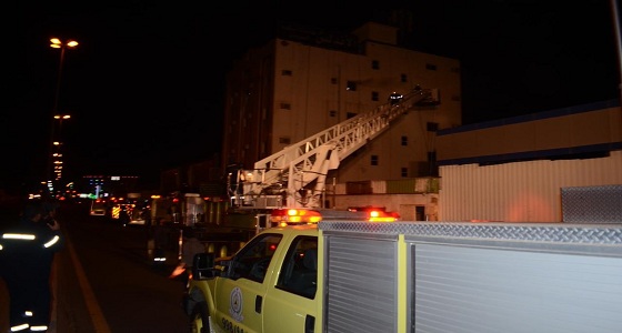 بالصور.. إخلاء 6 أشخاص من شقة نتيجة نشوب حريق