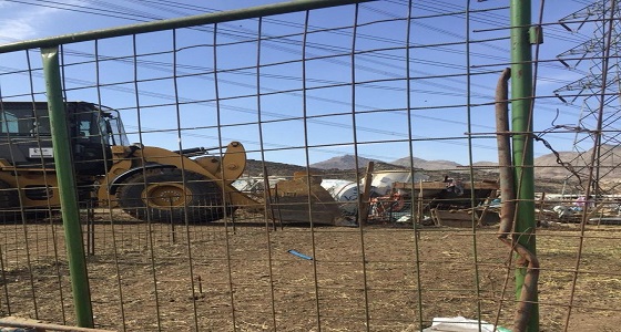 بالصور.. حظائر المعيصم بين تنفيذ قرار الإزالة ورفض التجار