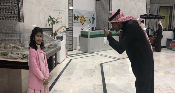 بالصور.. تغريدة تقود مستشفى الملك خالد التخصصي للعيون لتحقيق أمنية ” أبوفيصل “