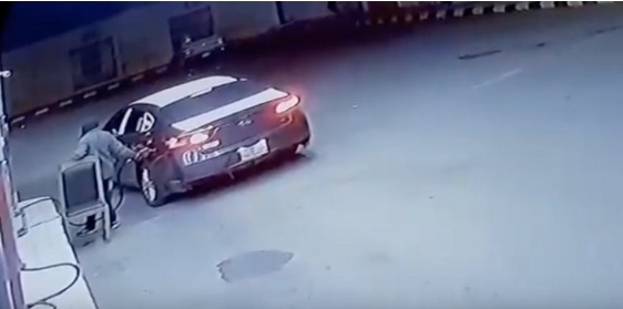 بالفيديو.. القبض على3 جناة سطوا على محطة قبل شهرين واختطفوا عاملها