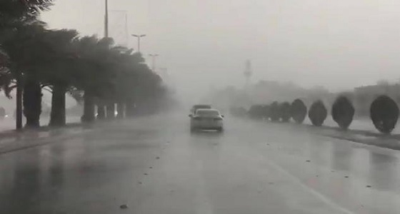 إغلاق بعض الطرق بالمدينة بسبب الأمطار الغزيرة
