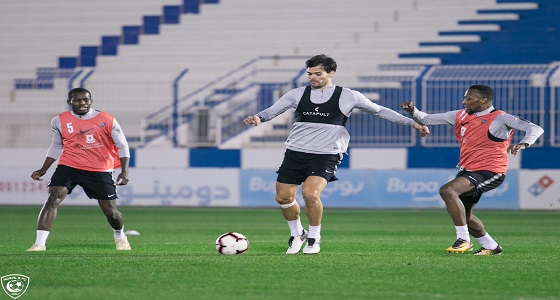 بالصور.. ” الهلال ” يستأنف تدريباته بعد الراحة