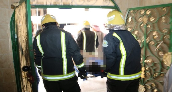 إصابة شخص بحروق أثناء تنظيفه إحدى أنابيب الصرف الصحي