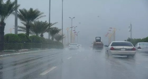 أمطارة غزيرة على الطائف وتحذير لمرتادي الطرق