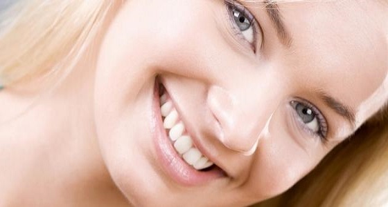 بالفيديو.. قناع طبيعي يخلصك من آثار الحبوب على البشرة