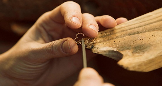 فان كليف أند أربلز تسلط الضوء على أبرز الإبداعات من مجموعه ألامبرا الأيقونية