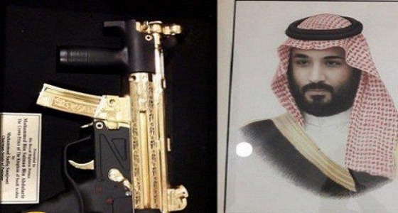 ولي العهد يتلقى &#8221; بندقية الذهب &#8221; هدية من مجلس الشيوخ الباكستاني