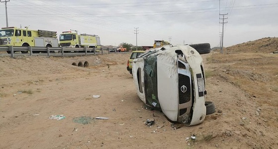بالصور.. وفاة وإصابة 5 في حادث انقلاب بجدة