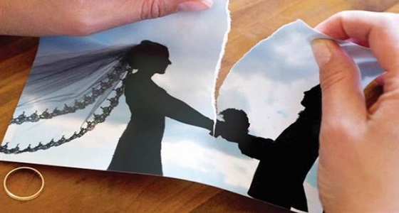 زوج يرفع دعوى نشوز ضد زوجته: ” مراتي بترمي عيالنا في الشارع عشان الفيسبوك ” 