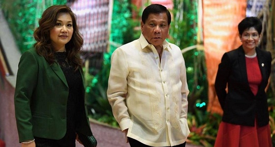 الرئيس الفلبيني: النساء &#8221; عاهرات &#8220;