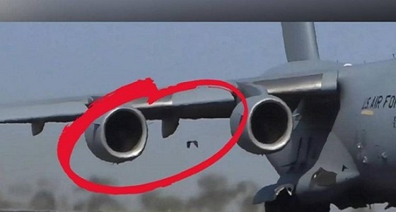 بالفيديو.. انفجار طائرة عسكرية أمريكية بسبب هجوم ” طائر “