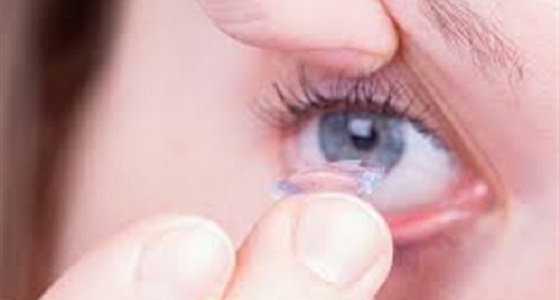 5 نصائح ذهبية عند وضع العدسات اللاصقة في الربيع