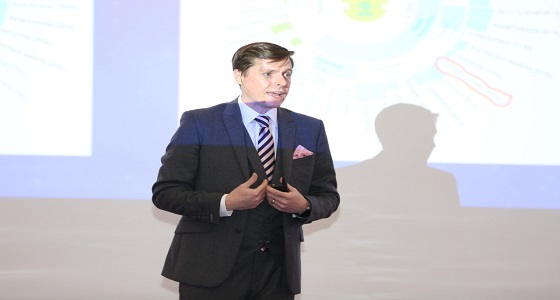 خبير دولي في الموارد البشرية يستعرض الفرص الوظيفية الواعدة في عصر الذكاء الاصطناعي