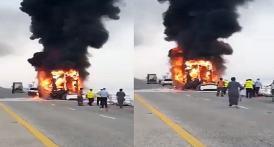 بالفيديو.. حادث مروع على جسر الملك فهد أسفر عن احتراق شاحنة ومركبة أخرى