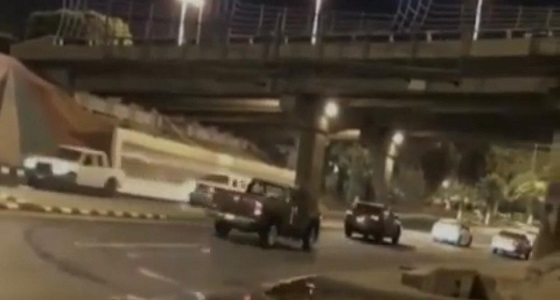 بالصور.. القبض على قائد مركبة مارس التفحيط في الطريق العام بعسير