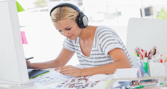 دراسة: الاستماع للموسيقى أثناء العمل تعيق الإبداع