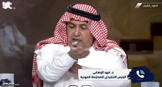 بالفيديو.. الشريان يفاجئ ضيفه: ما تتشطرون إلا على حقين الحجامة