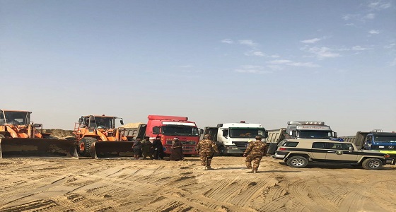 العامة للمجاهدين بالشرقية تضبط مخالفي نهل الرمال بطرق غير نظامية